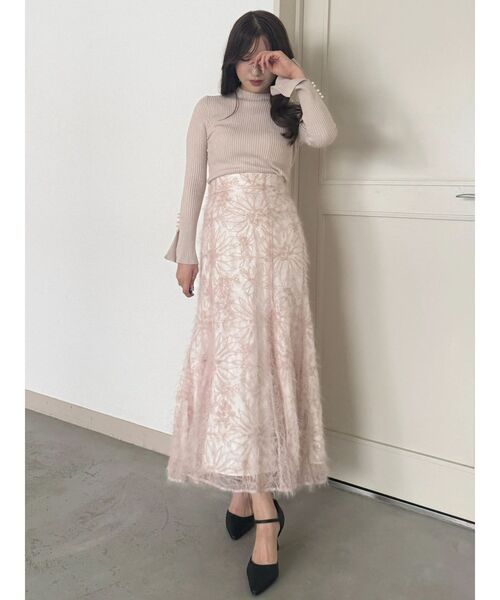 MERCURYDUO（マーキュリーデュオ）の「シャギーエンブロイダリースカート（スカート・レディース・オフホワイト/ベビーピンク/ブラウン・SMALL/MEDIUM）」の12枚目の写真