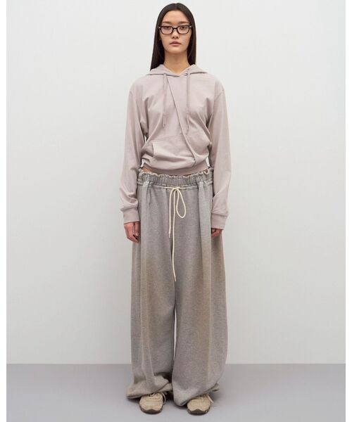 LCDC TM(エルシーディーシーティーエム)の「【Geek Office / ギークオフィス】LCDC TM / SPRAY WASHED PLEATS DETAIL TROUSERS(スウェットパンツ・レディース・チャコールグレー・FREE)」の2枚目の写真