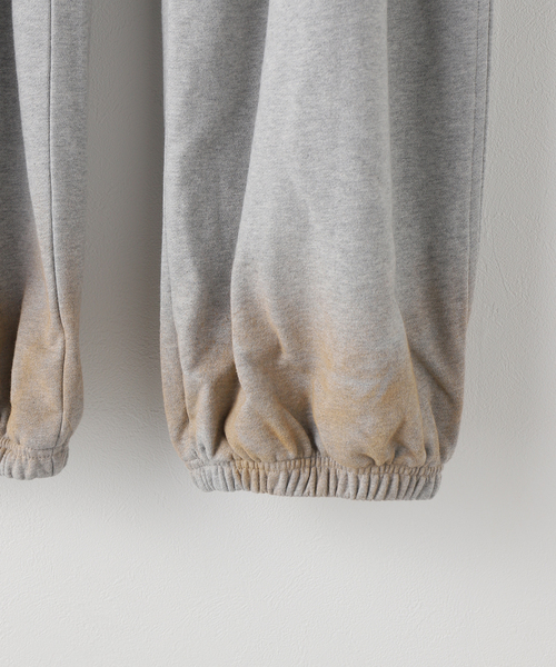 LCDC TM(エルシーディーシーティーエム)の「【Geek Office / ギークオフィス】LCDC TM / SPRAY WASHED PLEATS DETAIL TROUSERS(スウェットパンツ・レディース・チャコールグレー・FREE)」の9枚目の写真