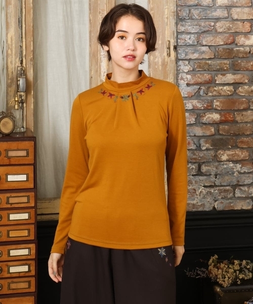 Jocomomola（ホコモモラ）の「ベアスムース 配色刺繍カットソー（Tシャツ/カットソー・レディース・ベージュ/カーキ/オレンジ/ブルー/ブラック/ボルドー/ダークインディゴブルー・40）」の7枚目の写真