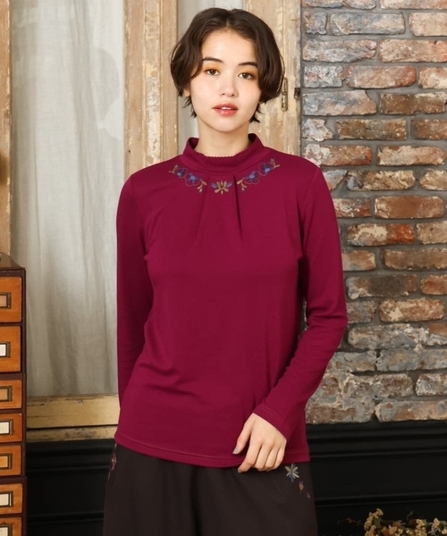 Jocomomola（ホコモモラ）の「ベアスムース 配色刺繍カットソー（Tシャツ/カットソー・レディース・ベージュ/カーキ/オレンジ/ブルー/ブラック/ボルドー/ダークインディゴブルー・40）」の6枚目の写真