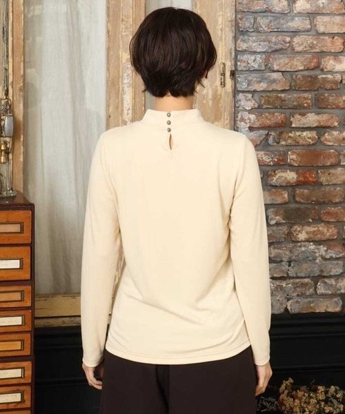 Jocomomola（ホコモモラ）の「ベアスムース 配色刺繍カットソー（Tシャツ/カットソー・レディース・ベージュ/カーキ/オレンジ/ブルー/ブラック/ボルドー/ダークインディゴブルー・40）」の9枚目の写真