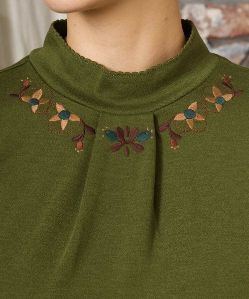 Jocomomola（ホコモモラ）の「ベアスムース 配色刺繍カットソー（Tシャツ/カットソー・レディース・ベージュ/カーキ/オレンジ/ブルー/ブラック/ボルドー/ダークインディゴブルー・40）」の16枚目の写真