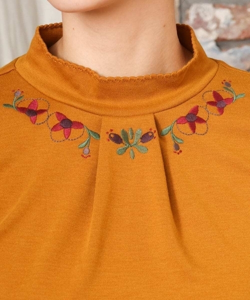 Jocomomola（ホコモモラ）の「ベアスムース 配色刺繍カットソー（Tシャツ/カットソー・レディース・ベージュ/カーキ/オレンジ/ブルー/ブラック/ボルドー/ダークインディゴブルー・40）」の20枚目の写真