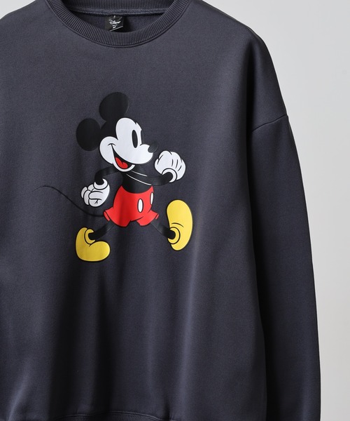FUNALIVE（ファンアライブ）の「MICKEYMOUSE 裏起毛 オーバーサイズトレーナー（スウェット・メンズ・ダークグリーン系1/ベージュ系1/ネイビー系1/ホワイト系1/グレー系2/グレー系1/チャコール/グレイッシュベージュ/ヘザーチャコール/チャコールグレー/キャメル/杢グレー/ダークグリーン/ネイビー/チャコールアッシュ/オートミール・XL/L/M）」の4枚目の写真