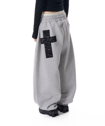 AAKAM（アーカム）の「Laced CROS2 Patch Sweatpants (Gray)（スウェットパンツ）」