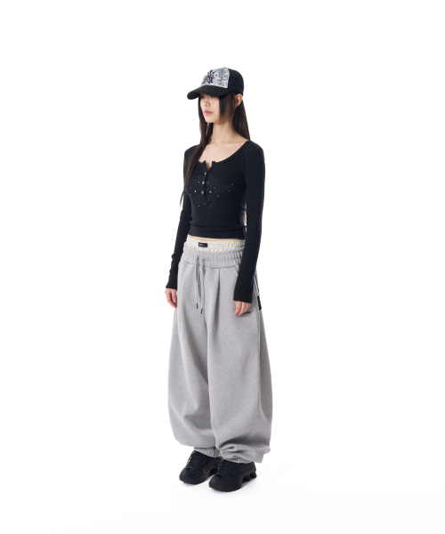 AAKAM(アーカム)の「Laced CROS2 Patch Sweatpants (Gray)(スウェットパンツ・レディース・グレー・2/1)」の8枚目の写真