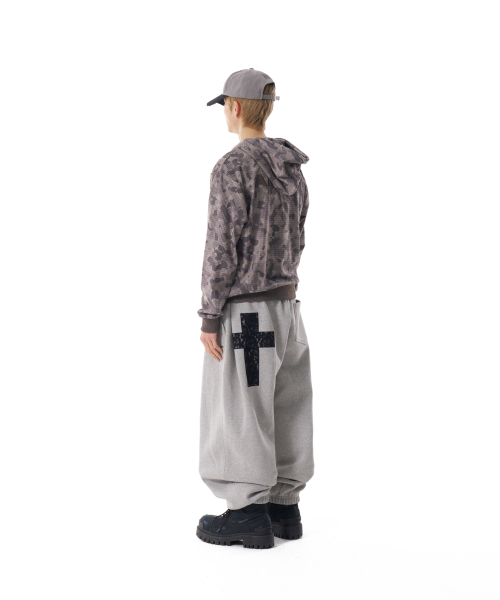 AAKAM(アーカム)の「Laced CROS2 Patch Sweatpants (Gray)(スウェットパンツ・レディース・グレー・2/1)」の9枚目の写真