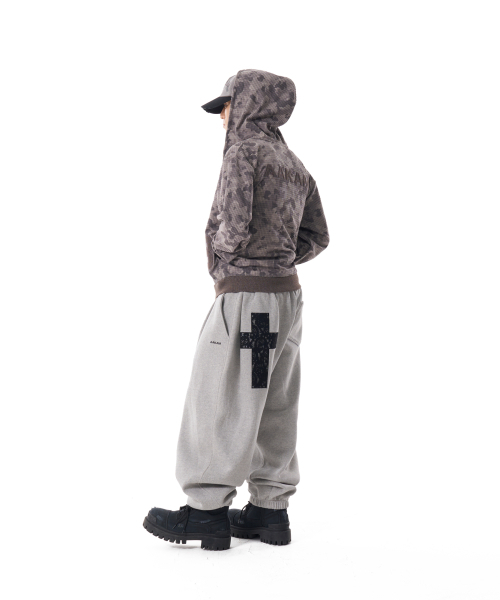 AAKAM(アーカム)の「Laced CROS2 Patch Sweatpants (Gray)(スウェットパンツ・レディース・グレー・2/1)」の10枚目の写真