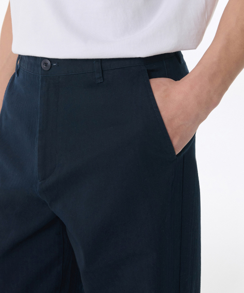 MUSINSA STANDARD（ムシンサスタンダード）の「コットンヘリンボーンテーパードパンツ[ネイビー]（その他パンツ・メンズ・その他・31/33/26/27/28/29/40/42/36/34/32/30）」の4枚目の写真
