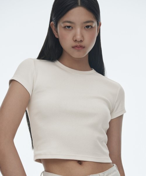 MUSINSA STANDARD WOMAN（ムシンサスタンダードウーマン）の「ウィメンズスリムクロップクルーネックTシャツ[クリーム]（Tシャツ/カットソー・レディース・その他・SMALL/MEDIUM/LARGE/X-LARGE/X-SMALL）」の5枚目の写真