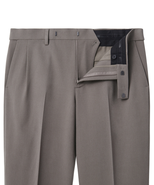 MUSINSA STANDARD（ムシンサスタンダード）の「ワイドヒドゥンバンディングクロップドスラックス[ダスティベージュ]（スラックス・メンズ・その他・27/28/29/40/42/26）」の3枚目の写真