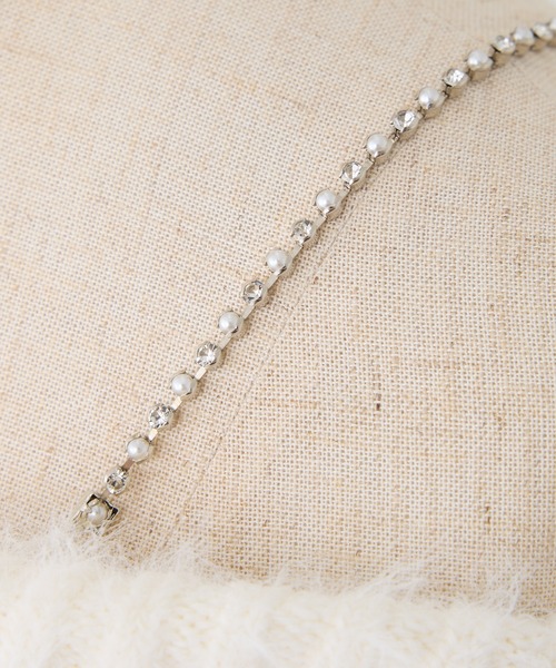 one after another NICE CLAUP（ワンアフターアナザーナイスクラップ）の「【Holiday collection】フェザーオフショルニット（ニット/セーター・レディース・ホワイト/ブラック/ブラウン/サックスブルー・FREE）」の9枚目の写真