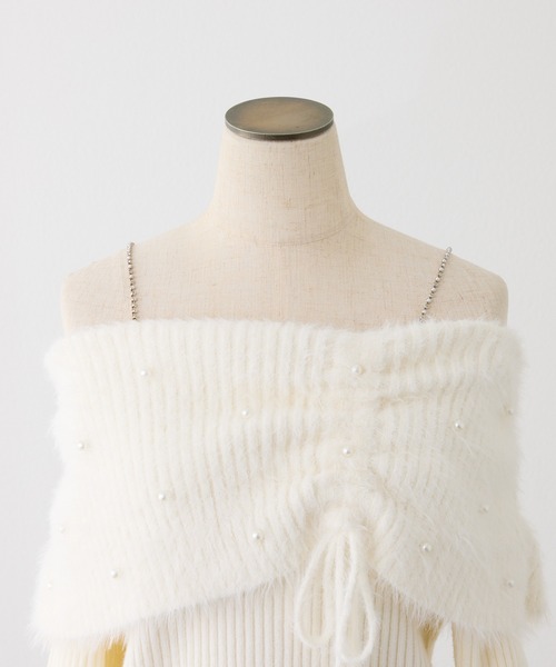 one after another NICE CLAUP（ワンアフターアナザーナイスクラップ）の「【Holiday collection】フェザーオフショルニット（ニット/セーター・レディース・ホワイト/ブラック/ブラウン/サックスブルー・FREE）」の7枚目の写真