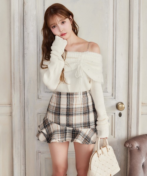 one after another NICE CLAUP（ワンアフターアナザーナイスクラップ）の「【Holiday collection】フェザーオフショルニット（ニット/セーター・レディース・ホワイト/ブラック/ブラウン/サックスブルー・FREE）」の17枚目の写真