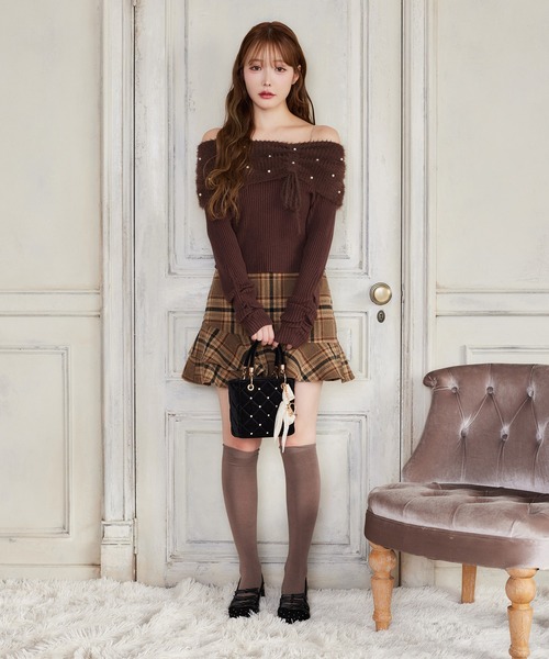 one after another NICE CLAUP（ワンアフターアナザーナイスクラップ）の「【Holiday collection】フェザーオフショルニット（ニット/セーター・レディース・ホワイト/ブラック/ブラウン/サックスブルー・FREE）」の19枚目の写真