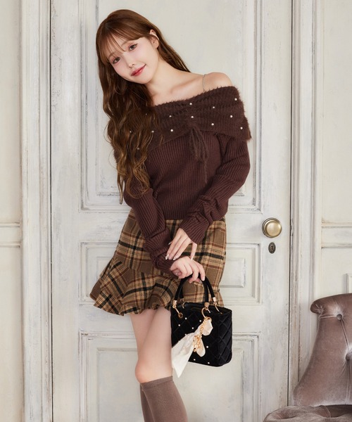 one after another NICE CLAUP（ワンアフターアナザーナイスクラップ）の「【Holiday collection】フェザーオフショルニット（ニット/セーター・レディース・ホワイト/ブラック/ブラウン/サックスブルー・FREE）」の20枚目の写真