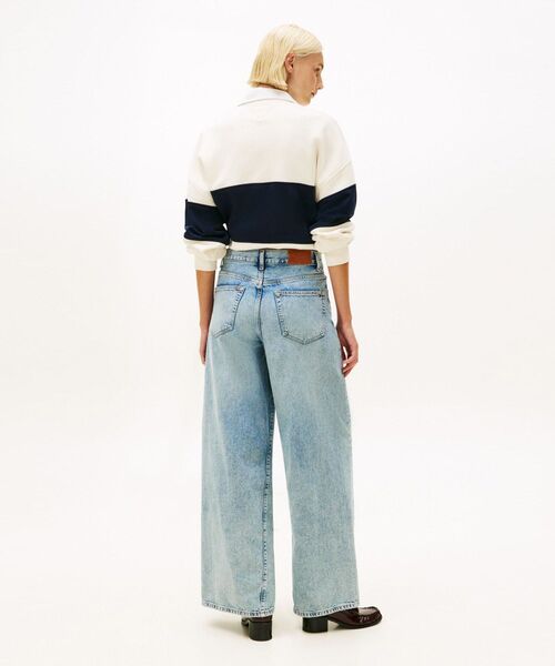 TOMMY HILFIGER(トミーヒルフィガー)の「70’S ワイドレッグハイウエストツイストデニムパンツ(デニムパンツ・レディース・ブルー・25inch/27inch/26inch)」の2枚目の写真