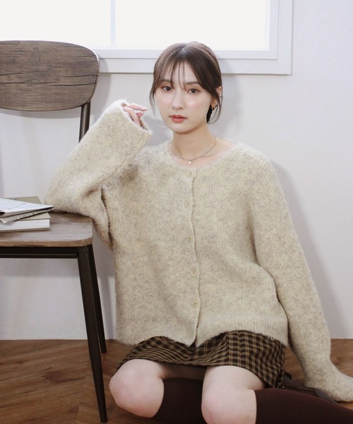 Reurie'（レウリィ）の「フラッフィーオーバーカーディガン / 春 秋 冬 ニット もこもこ カジュアル シンプル ピンク ベージュ（カーディガン/ボレロ・レディース・ベージュ/ピンク・FREE）」の11枚目の写真