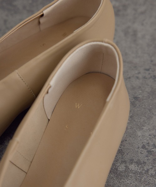 SALON adam et rope'（サロン アダム エ ロペ）の「【W S（ドゥーブル）】ソフトレザーフラットシューズ（パンプス・レディース・ブラック/ベージュ・37.5/37/36.5/36）」の5枚目の写真