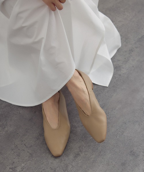 SALON adam et rope'（サロン アダム エ ロペ）の「【W S（ドゥーブル）】ソフトレザーフラットシューズ（パンプス・レディース・ブラック/ベージュ・37.5/37/36.5/36）」の6枚目の写真