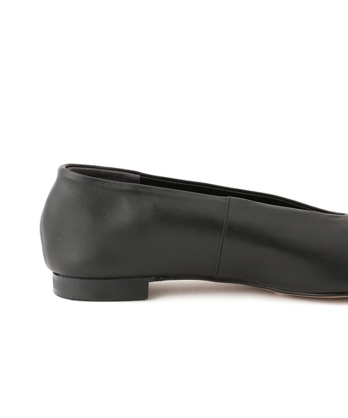 SALON adam et rope'（サロン アダム エ ロペ）の「【W S（ドゥーブル）】ソフトレザーフラットシューズ（パンプス・レディース・ブラック/ベージュ・37.5/37/36.5/36）」の18枚目の写真