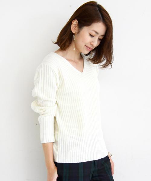 BEAUTY&YOUTH UNITED ARROWS（ビューティーアンドユースユナイテッドアローズ）の「BY 2×2リブVネックニットプルオーバー◆（ニット/セーター・レディース・ホワイト/ブラック/ライトグレー/ブラウン・FREE）」の2枚目の写真