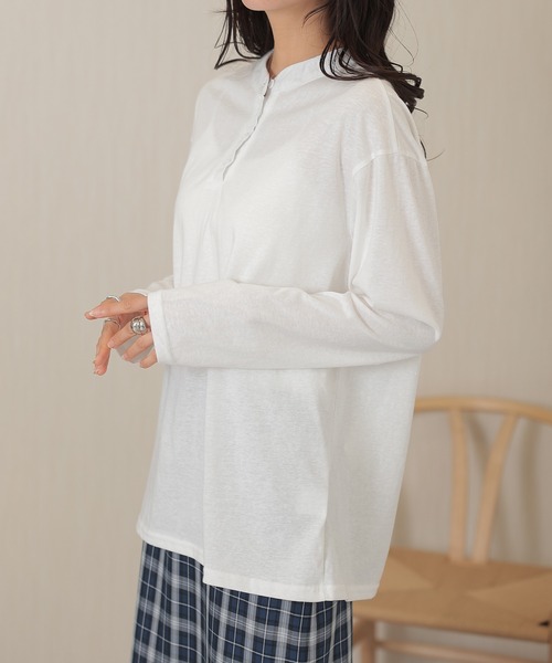 DAYRA（デイラ）の「異素材 ハーフボタン 長袖 カット トップス ヘンリーネック（Tシャツ/カットソー・レディース・ホワイト・M/XL）」の5枚目の写真
