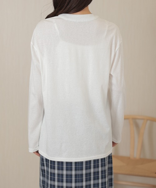 DAYRA（デイラ）の「異素材 ハーフボタン 長袖 カット トップス ヘンリーネック（Tシャツ/カットソー・レディース・ホワイト・M/XL）」の7枚目の写真