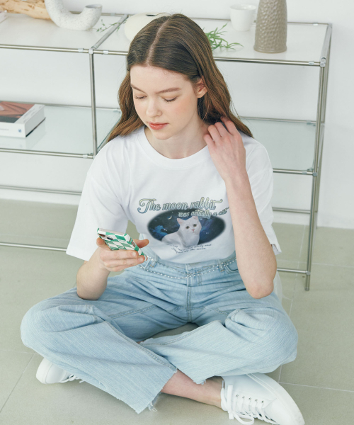 LULUCHOU(ルルシュ)の「Actually a Cat T-shirt - WHITE(Tシャツ/カットソー・レディース・その他・FREE)」の2枚目の写真