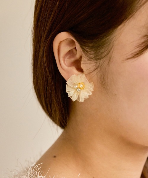 ROPE' PICNIC（ロペピクニック）の「チュールイヤリング（イヤリング・レディース・チャコールグレー/キナリ・FREE）」の2枚目の写真