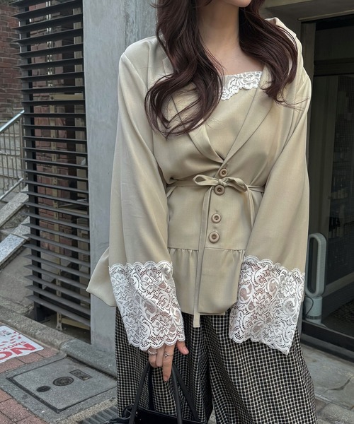 WILLFULLY(ウィルフリー)の「cuffs lace hem balloon frill JK(その他アウター・レディース・ライトベージュ/ブラック/ブラウン系その他・FREE)」の5枚目の写真