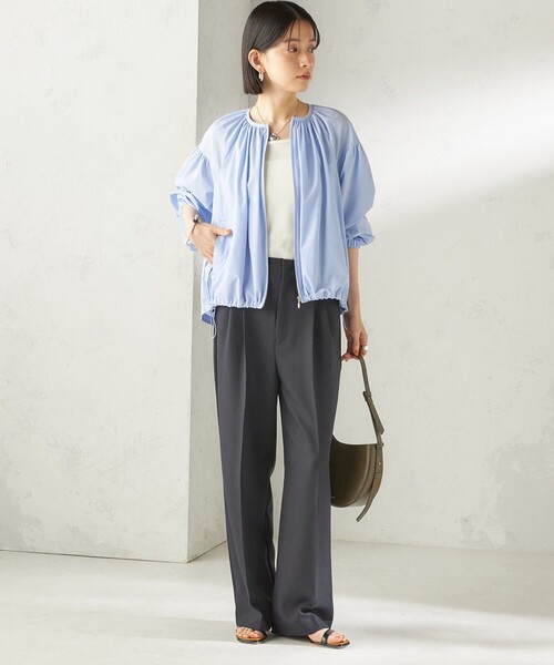SHIPS(シップス)の「〈接触冷感 / 撥水加工〉TEXBRID(R) タフタ ギャザー 羽織 ブルゾン(ブルゾン・レディース・オフホワイト/ネイビー/ライトブルー・ONE SIZE)」の5枚目の写真