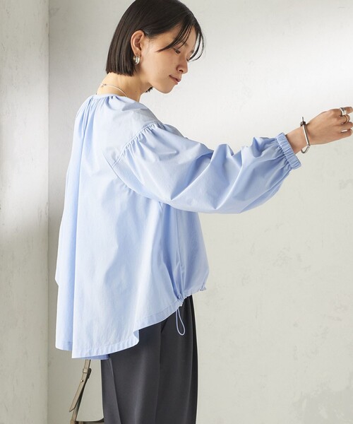 SHIPS(シップス)の「〈接触冷感 / 撥水加工〉TEXBRID(R) タフタ ギャザー 羽織 ブルゾン(ブルゾン・レディース・オフホワイト/ネイビー/ライトブルー・ONE SIZE)」の9枚目の写真