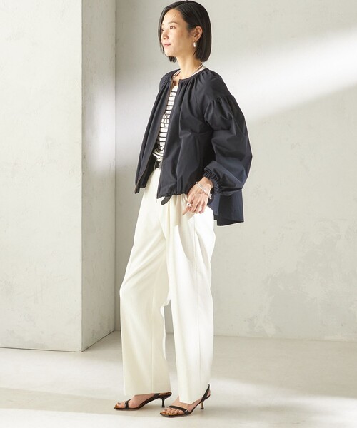 SHIPS(シップス)の「〈接触冷感 / 撥水加工〉TEXBRID(R) タフタ ギャザー 羽織 ブルゾン(ブルゾン・レディース・オフホワイト/ネイビー/ライトブルー・ONE SIZE)」の17枚目の写真