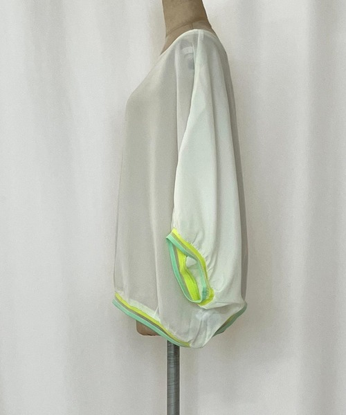 Q(キュー)の「リブヘムラインプルオーバー(シャツ/ブラウス・レディース・ブラック/アイボリー/ライトブルー・MEDIUM)」の10枚目の写真