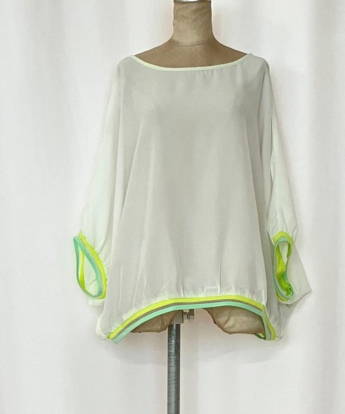 Q(キュー)の「リブヘムラインプルオーバー(シャツ/ブラウス・レディース・ブラック/アイボリー/ライトブルー・MEDIUM)」の9枚目の写真