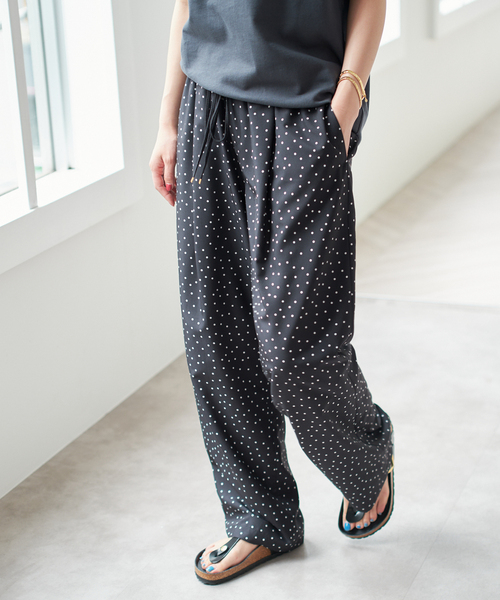 Spick & Span（スピックアンドスパン）の「《WEB限定 / 追加》ドットプリントイージーストレートパンツ（その他パンツ・レディース・マルチ・38/36）」の22枚目の写真