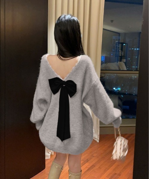 kirakiraShop(キラキラショップ)の「バックリボン Vネック ニット トップス(ニット/セーター・レディース・グレー/ブラック/アイボリー/レッド・FREE)」の2枚目の写真