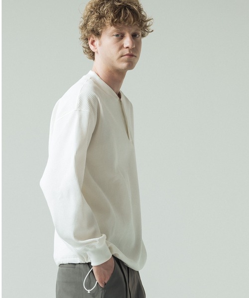 SLICK（スリック）の「【SLICK/スリック】Tech Thermal Drawstring Henley Neck/テックサーマルドローストリングヘンリーネックTシャツ（Tシャツ/カットソー・メンズ・スミクロ/ホワイト/グレー/ブラック・1/3/2）」の8枚目の写真