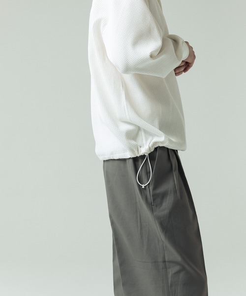 SLICK（スリック）の「【SLICK/スリック】Tech Thermal Drawstring Henley Neck/テックサーマルドローストリングヘンリーネックTシャツ（Tシャツ/カットソー・メンズ・スミクロ/ホワイト/グレー/ブラック・1/3/2）」の10枚目の写真