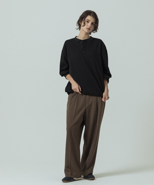 SLICK（スリック）の「【SLICK/スリック】Tech Thermal Drawstring Henley Neck/テックサーマルドローストリングヘンリーネックTシャツ（Tシャツ/カットソー・メンズ・スミクロ/ホワイト/グレー/ブラック・1/3/2）」の21枚目の写真