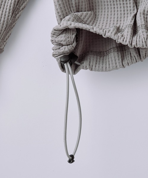 SLICK（スリック）の「【SLICK/スリック】Tech Thermal Drawstring Henley Neck/テックサーマルドローストリングヘンリーネックTシャツ（Tシャツ/カットソー・メンズ・スミクロ/ホワイト/グレー/ブラック・1/3/2）」の5枚目の写真