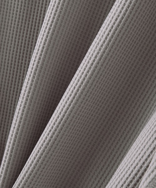 SLICK（スリック）の「【SLICK/スリック】Tech Thermal Drawstring Henley Neck/テックサーマルドローストリングヘンリーネックTシャツ（Tシャツ/カットソー・メンズ・スミクロ/ホワイト/グレー/ブラック・1/3/2）」の6枚目の写真