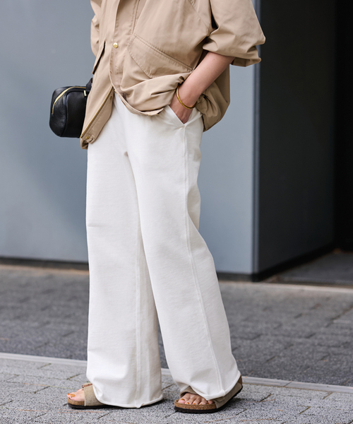 FRAMeWORK（フレームワーク）の「≪追加≫ウェットオゾンセミフレアパンツ（その他パンツ・レディース・ホワイト系その他/サックスブルー/チャコールグレー・36/38）」の2枚目の写真