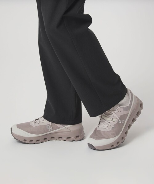 On(オン)の「<On>CLOUDVISTA 2 WP スニーカー(スニーカー・メンズ・ベージュ/ブラック・26.5cm/27cm/28cm/28.5cm/27.5cm/26cm)」の2枚目の写真