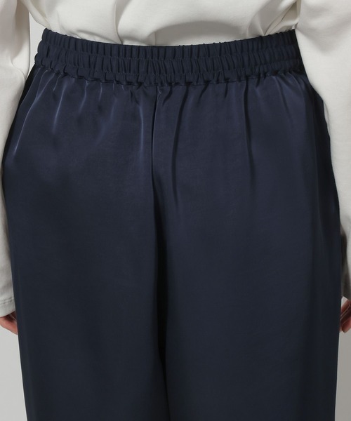 LAKOLE(ラコレ)の「サテンイージーパンツ / 658138(その他パンツ・レディース・グレー/ライトベージュ/ネイビー・FREE)」の5枚目の写真