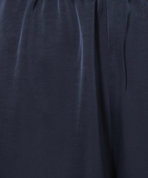 LAKOLE(ラコレ)の「サテンイージーパンツ / 658138(その他パンツ・レディース・グレー/ライトベージュ/ネイビー・FREE)」の9枚目の写真