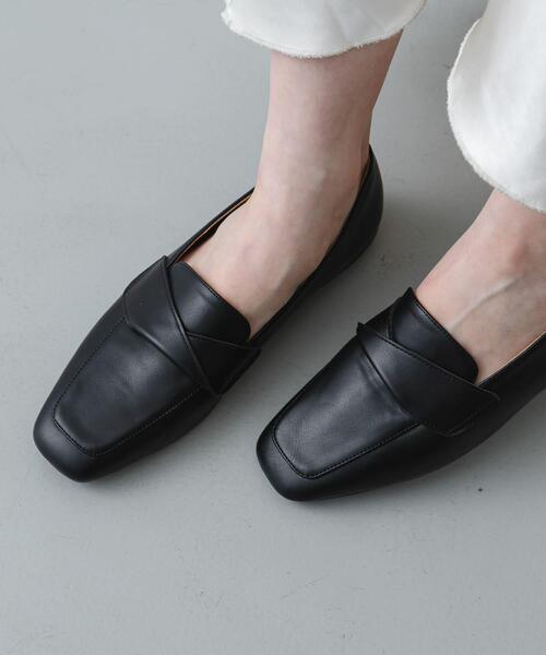 SENSE OF PLACE by URBAN RESEARCH（センスオブプレイスバイアーバンリサーチ）の「クロスベルトローファーパンプス（ローファー・レディース・モカ/ブラック/ライトベージュ・SMALL/MEDIUM/LARGE）」の2枚目の写真