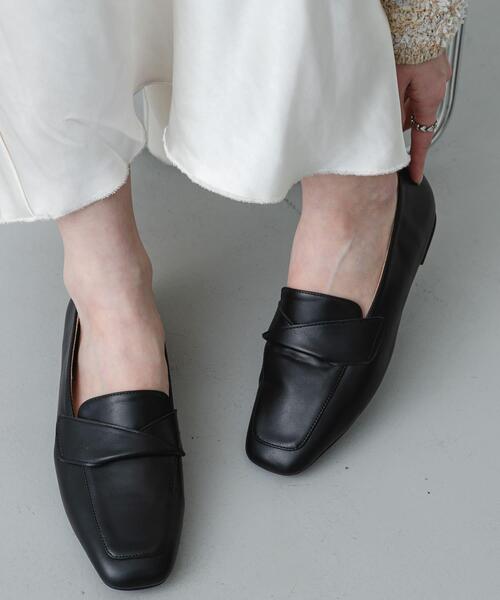 SENSE OF PLACE by URBAN RESEARCH（センスオブプレイスバイアーバンリサーチ）の「クロスベルトローファーパンプス（ローファー・レディース・モカ/ブラック/ライトベージュ・SMALL/MEDIUM/LARGE）」の4枚目の写真